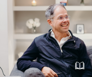Prof. Dr. Jan Bonhoeffer sitting a gray sofa, smiling to the side.